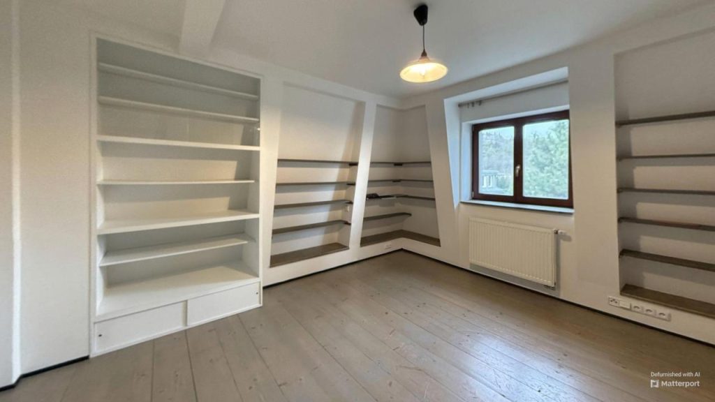 Dvoupatrovy-byt-na-okraji-Prahy-Bedroom